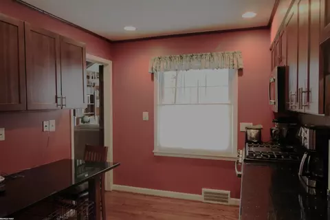 Kitchen - 5231 Lannoo, Grosse Pointe, MI 48236 photo 3 of 3