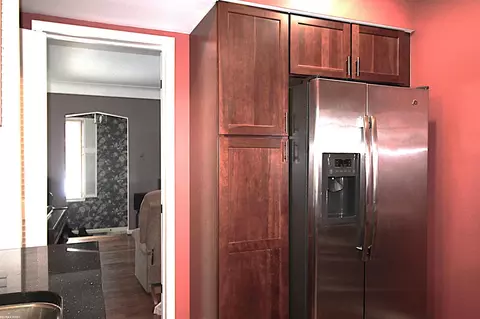 Kitchen - 5231 Lannoo, Grosse Pointe, MI 48236 photo 2 of 3