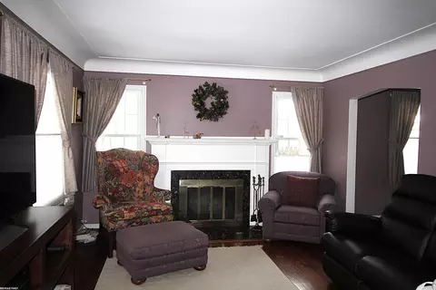 Living - 5231 Lannoo, Grosse Pointe, MI 48236 photo 2 of 3
