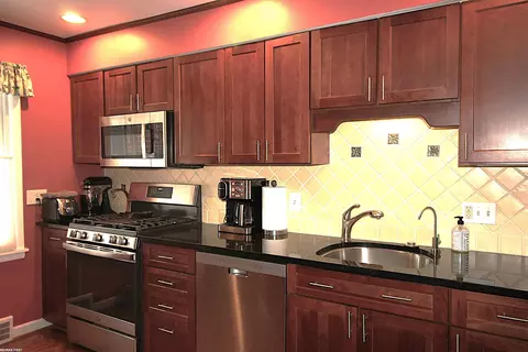 Kitchen - 5231 Lannoo, Grosse Pointe, MI 48236 photo 1 of 3
