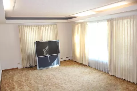 Living - 287 E Oak, Harrison, MI 48625 photo 5 of 6
