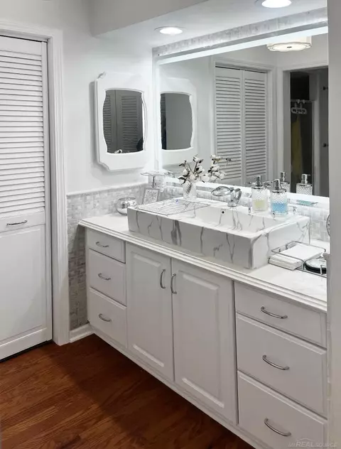 1750 Vernier # 10, Grosse Pointe Woods, MI 48236 photo 32