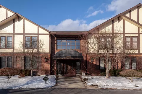 1750 Vernier # 10, Grosse Pointe Woods, MI 48236 photo 2