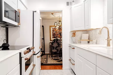 1750 Vernier # 10, Grosse Pointe Woods, MI 48236 photo 11