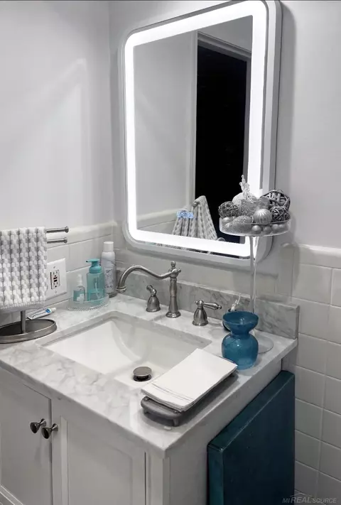 1750 Vernier # 10, Grosse Pointe Woods, MI 48236 photo 30