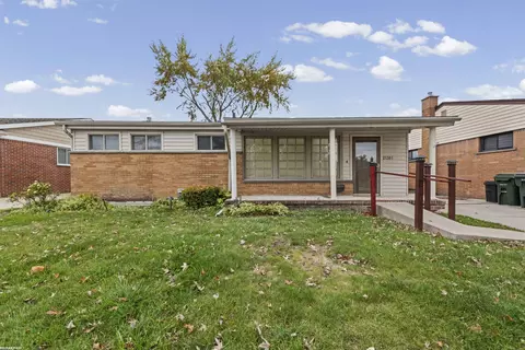 21301 Briarcliff, Saint Clair Shores, MI 48082