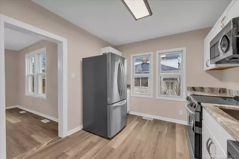 Entry Way - 409 N Fifth, Saint Clair, MI 48079 photo 2 of 3