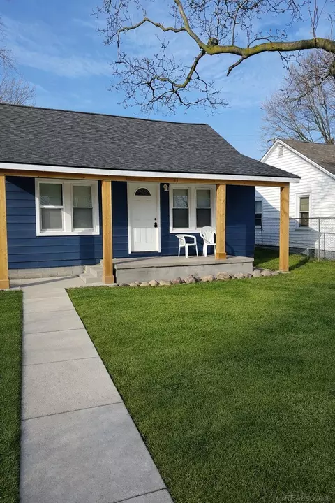 17891 Birmingham St, Roseville, MI 48066