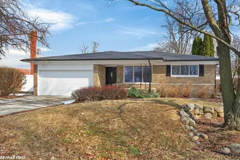 32154 Gainsborough, Warren, MI 48088
