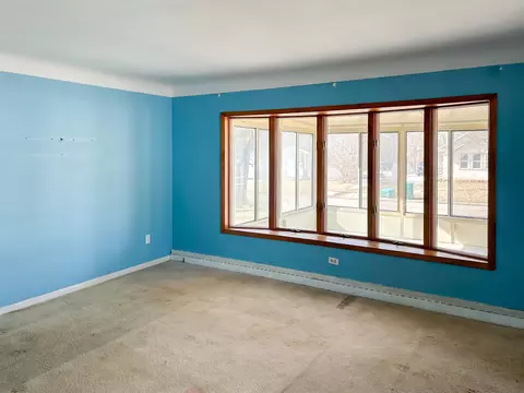 Living - 200 Boman, Flushing, MI 48433 photo 2 of 4