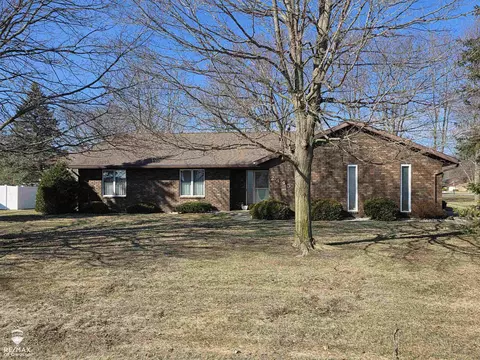 2445 N Hickory, Owosso, MI 48867