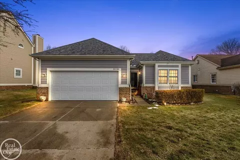 31130 Seneca UNIT 16, Novi, MI 48377