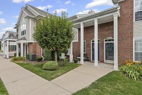 45691 Heather Rdg #221, Macomb, MI 48044