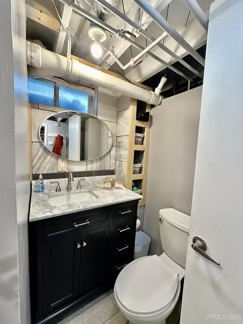 Bath - 2115 Deer Lk, Ishpeming, MI 49849 photo 6 of 8
