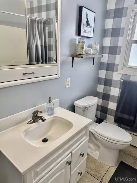 Bath - 2115 Deer Lk, Ishpeming, MI 49849 photo 1 of 8