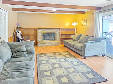 Living - 6273 Kelly, Flushing, MI 48433 photo 3 of 4