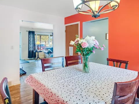 Dining - 6273 Kelly, Flushing, MI 48433 photo 2 of 2
