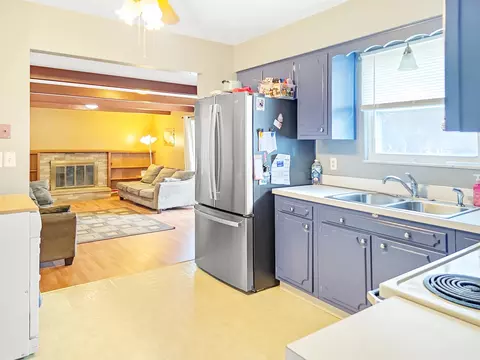 Kitchen - 6273 Kelly, Flushing, MI 48433 photo 1 of 3