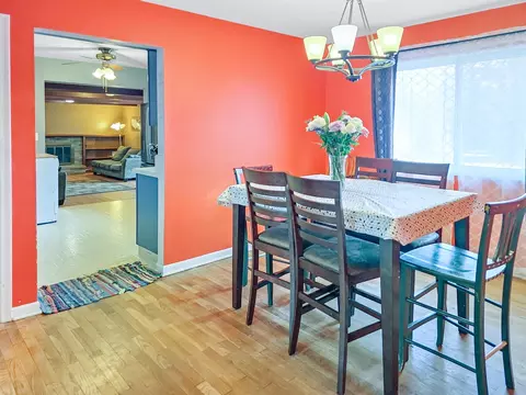 Dining - 6273 Kelly, Flushing, MI 48433 photo 1 of 2