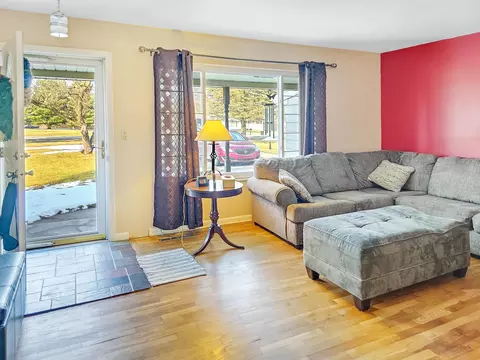 Entry Way - 6273 Kelly, Flushing, MI 48433 photo 1 of 2