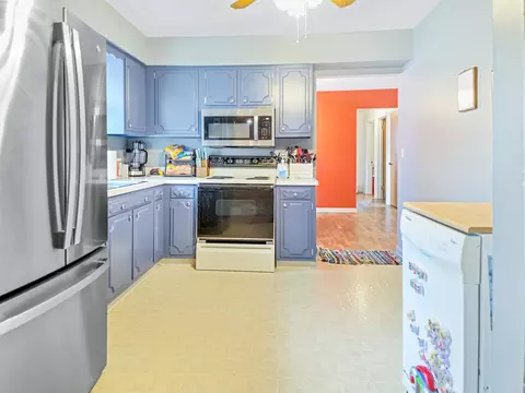 Kitchen - 6273 Kelly, Flushing, MI 48433 photo 3 of 3