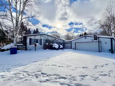100 S Nellsville, Houghton Lake, MI 48629