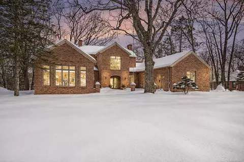 n3870 Grand Oak Drive, Iron Mountain, MI 49801