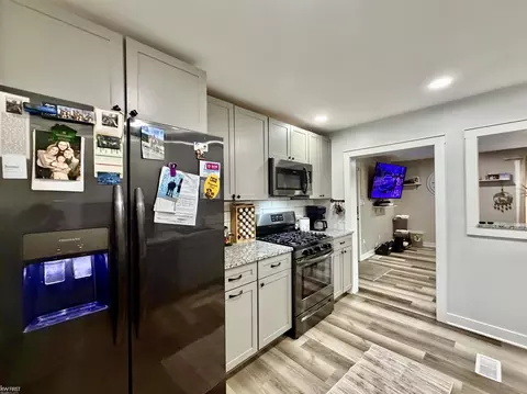 Kitchen - 7397 Kessling, Davison, MI 48423 photo 6 of 6