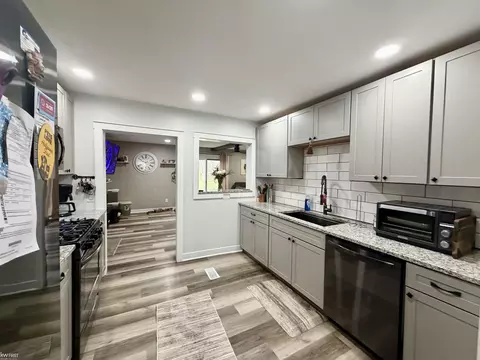 Kitchen - 7397 Kessling, Davison, MI 48423 photo 4 of 6