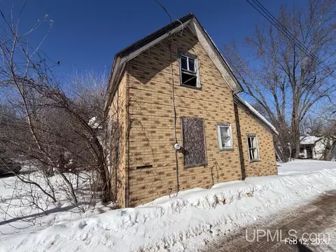 412 4th 12, Iron Mountain, MI 49801