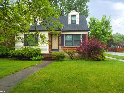 21102 Lancaster, Harper Woods, MI 48225