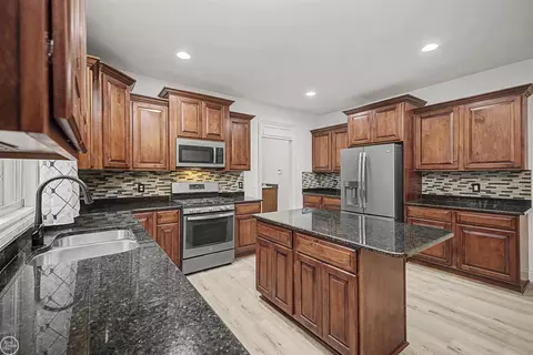 Kitchen - 19424 Norway Pne, Macomb, MI 48044 photo 7 of 8