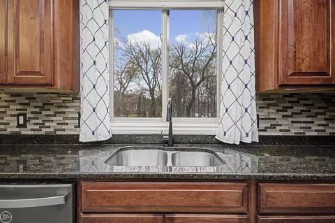 Kitchen - 19424 Norway Pne, Macomb, MI 48044 photo 3 of 8