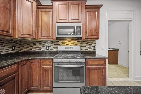 Kitchen - 19424 Norway Pne, Macomb, MI 48044 photo 6 of 8