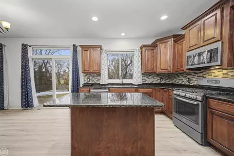 Kitchen - 19424 Norway Pne, Macomb, MI 48044 photo 8 of 8