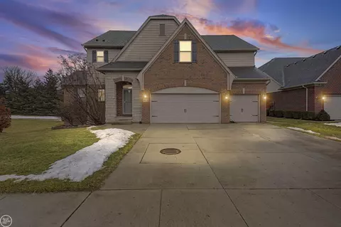 19424 Norway Pne, Macomb, MI 48044
