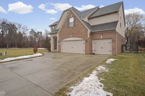 Exterior - 19424 Norway Pne, Macomb, MI 48044 photo 5 of 14