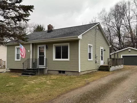 1009 N Lemen, Fenton, MI 48430