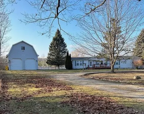 3894 Lake George, Dryden, MI 48428