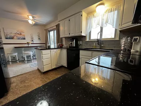 Kitchen - 817 Hemlock, Davison, MI 48423 photo 2 of 3