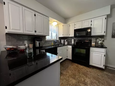 Kitchen - 817 Hemlock, Davison, MI 48423 photo 3 of 3
