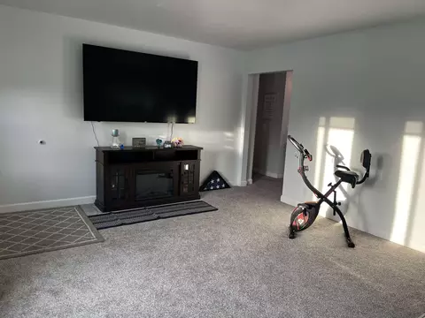 Living - 817 Hemlock, Davison, MI 48423 photo 2 of 3