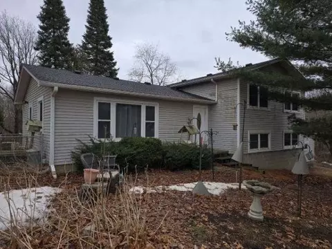 7628 N Latson, Howell, MI 48855