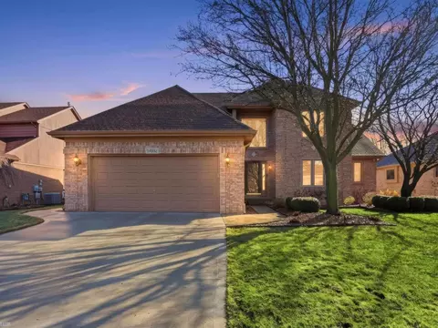 54582 Ashley Lauren, Macomb, MI 48042