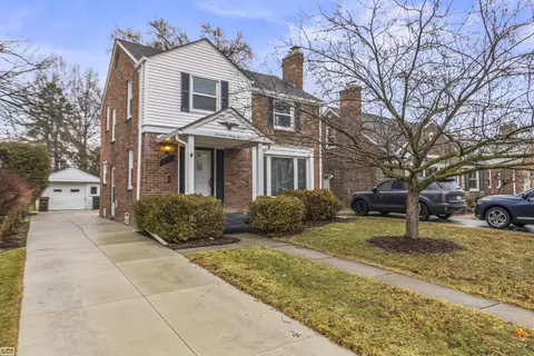 1744 Huntington, Grosse Pointe Woods, MI 48236