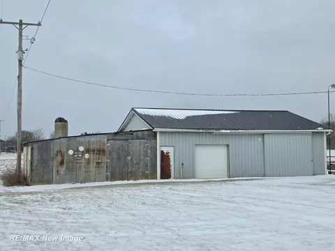 Exterior - 16475 Baldwin, Chesaning, MI 48616 photo 5 of 9