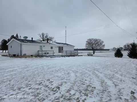 Exterior - 16475 Baldwin, Chesaning, MI 48616 photo 6 of 9