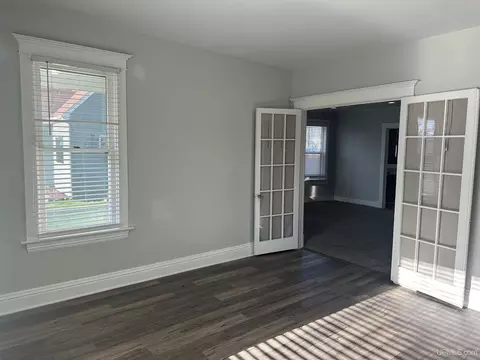 Living - 910 S 13th, Escanaba, MI 49829 photo 2 of 3