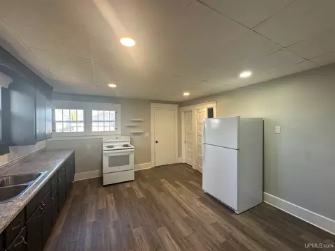 Entry Way - 910 S 13th, Escanaba, MI 49829 photo 1 of 1
