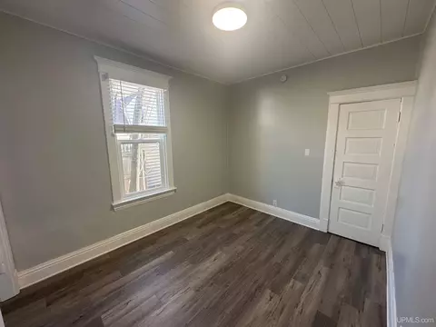 Bedroom - 910 S 13th, Escanaba, MI 49829 photo 1 of 2